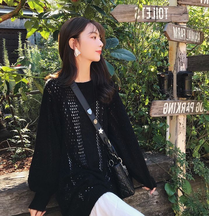 韩国模特长得都俊，有新加坡美景相衬，感觉更是有气质