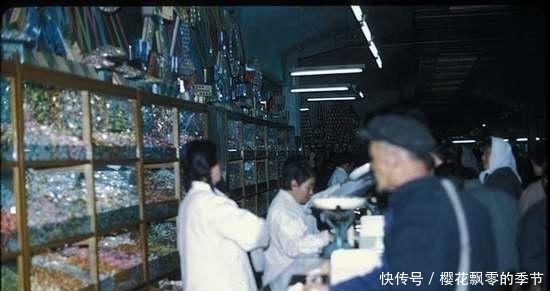  「老照片」罕见老照片：看看上世纪70年代的中国什么样子，充满