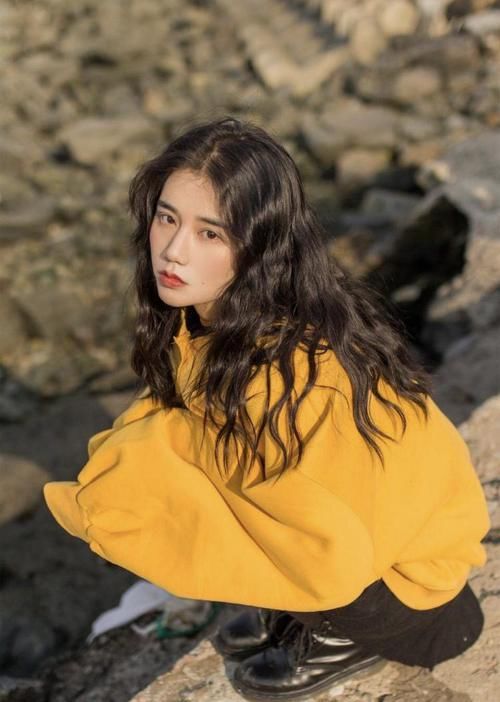  『海藻』“羊毛卷”已经过时了，今年流行“海藻卷”，减龄时髦还显脸小