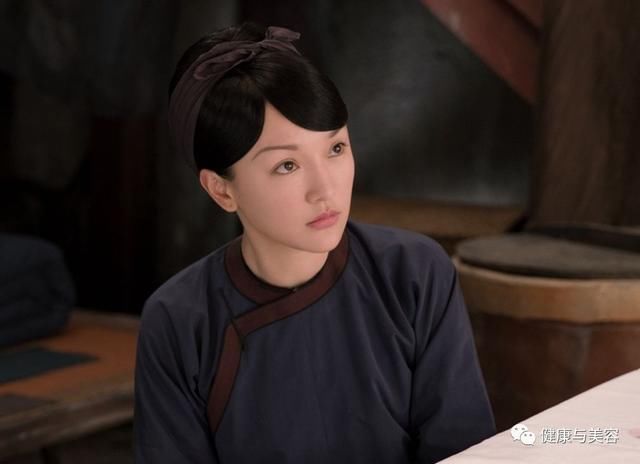 《如懿传》周迅露出脑门年轻18岁，刘海原来不能减龄？
