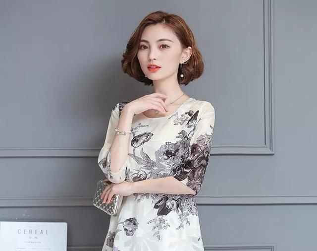 『气质』肩宽体胖的女人,咬咬牙拿下这“假两件”,不吹,拜年穿瘦美嫩