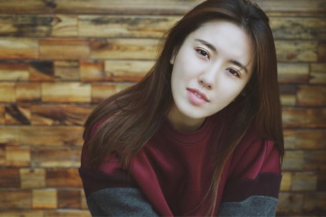 坚持素颜和坚持化妆，1个月后，皮肤有何不同？看完你或许就懂了