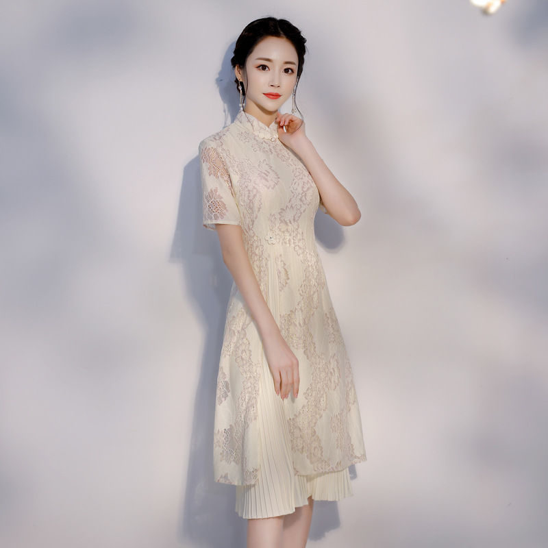 有一种美叫“旗袍”，立秋已到，42岁老婆穿旗袍，简直美若天仙