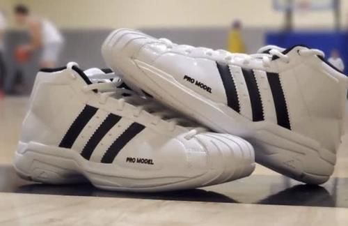  『Adidas』Adidas Pro Model 2G，一款抓地力非常出色的实战球鞋