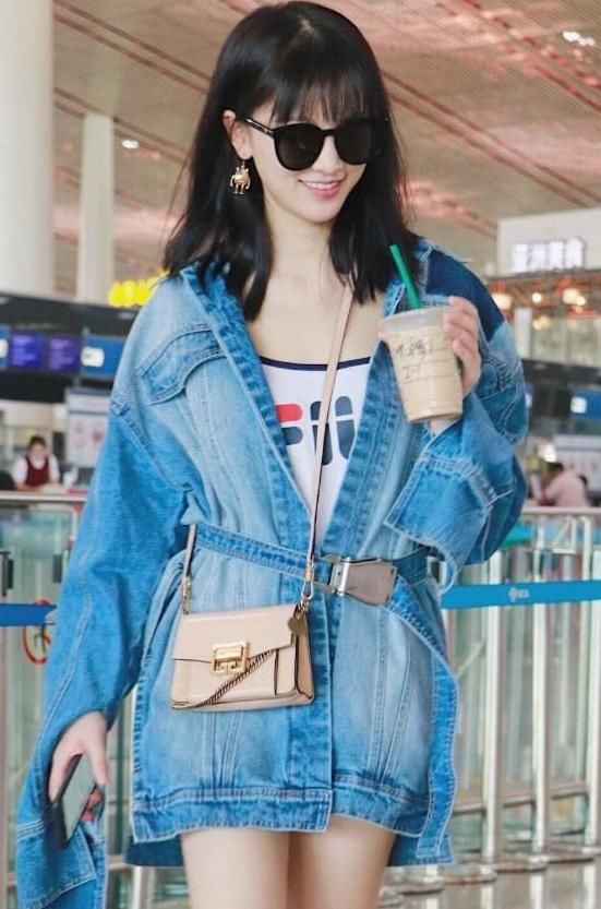 唐艺昕鞋子好看到网友急求链接,而黄灿灿重新解锁了绑鞋带方式!