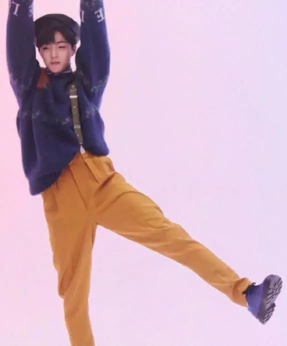 土黄色配茄子紫，范丞丞和陈立农真敢穿啊，一个帅气一个软糯