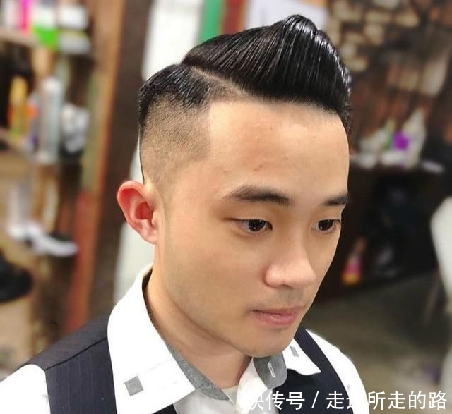 『发型就』男士剪“油头发型”真的很帅气,并不油腻