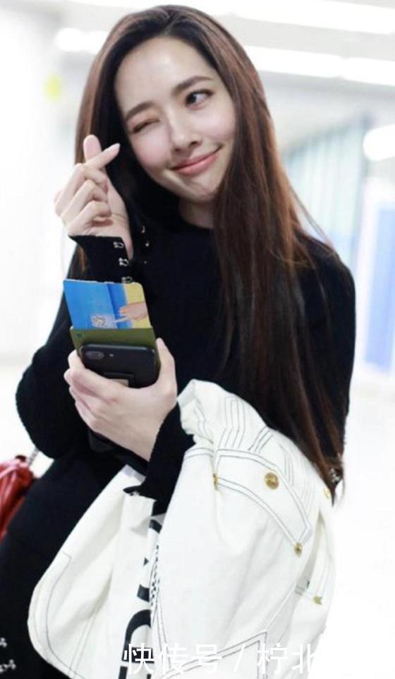 #直发#郭碧婷针织长裙配黑直发，身材迷人真有料，颜值在线女神范十足