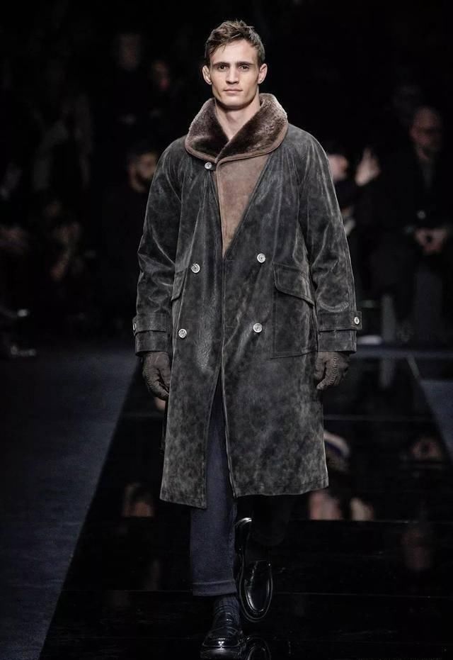 「延续」85岁的Armani先生,一直延续自己的风格,优雅简约的更加年轻化