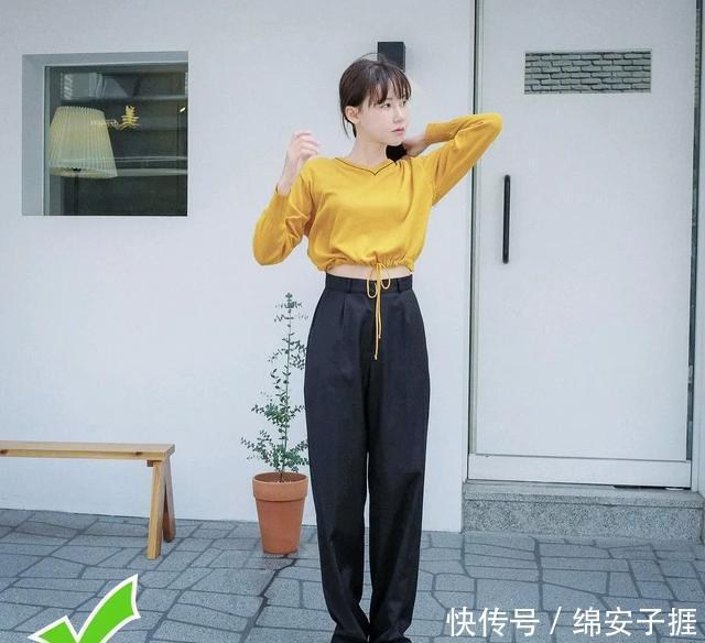  『针织上衣』比阔腿裤更百搭！今年流行「云朵裤」，舒适又显瘦