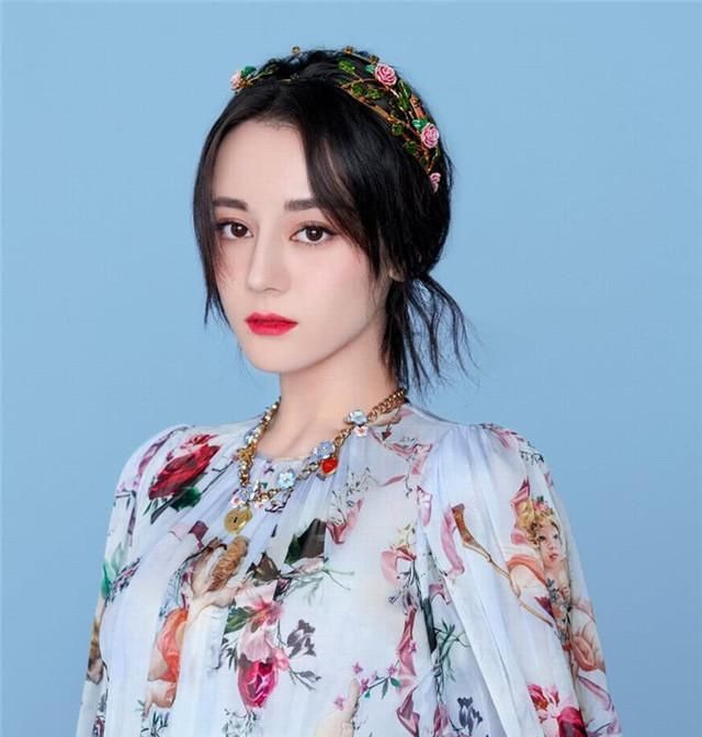 『脸上』有这3个“特征”的女生,不要留“刘海”,不仅拉低颜值还显脸大