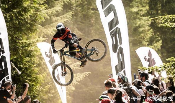 外国牛人挑战自行车下山,毫不夸张的说,我连走都走不下去!