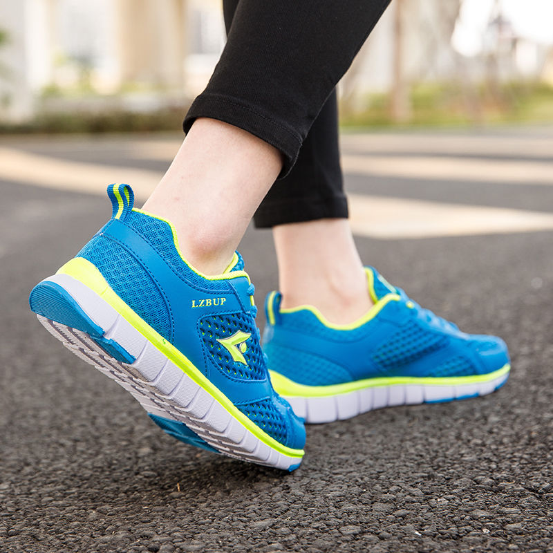 矮个子媳妇从不穿累脚的高跟鞋，只穿这种鞋子，一样洋气有女人味