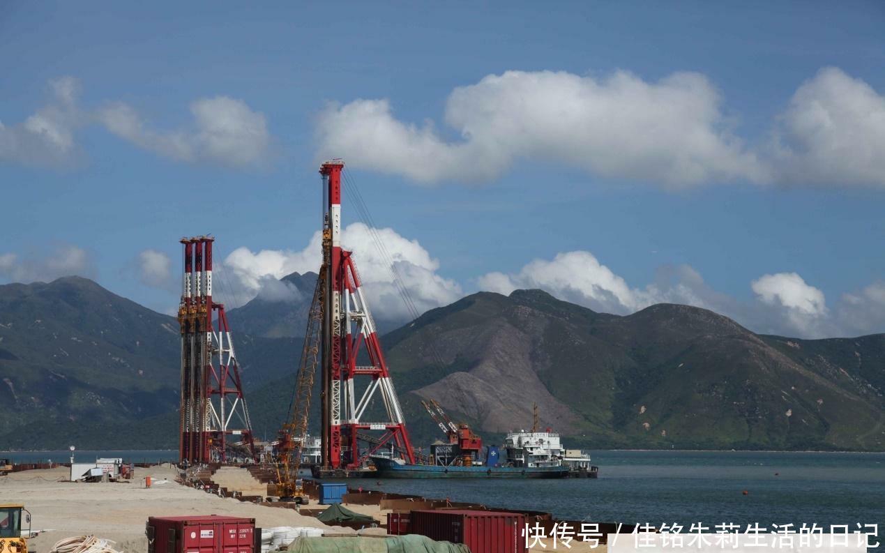 港珠澳大桥人工岛是如何修建的