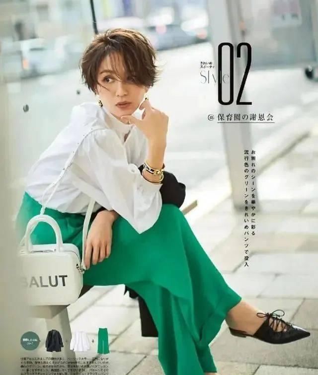 『简单的白衬』可以白衬穿漂亮的女孩,一定很时尚潮流