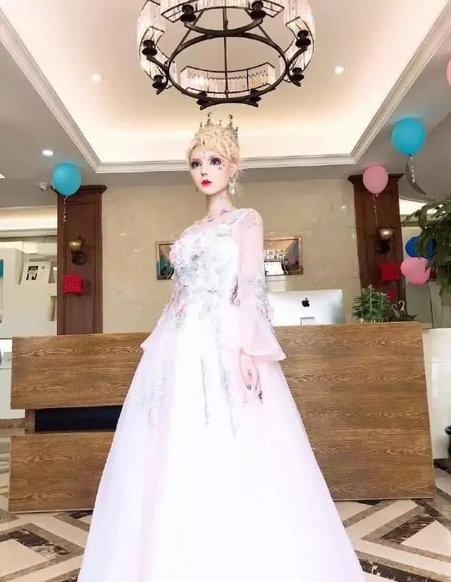 性感迪丽拉上线，突破以往尺度？网友：没有漫画腿差评！