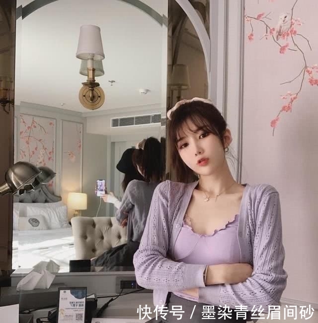 「种款式」简洁的现代感配搭,雅致气质女生的平时穿衣搭配示范性,显年轻溫柔又时尚潮流