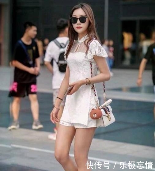 「美女」街拍美女：美丽优雅的紧身裙小姐姐，展现修长的玲珑腿型！