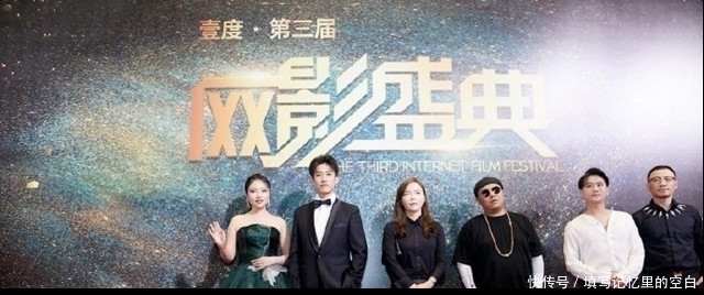 「扮演」徐冬冬庆祝获奖,在舞台上身穿华丽美妆,太惊艳了
