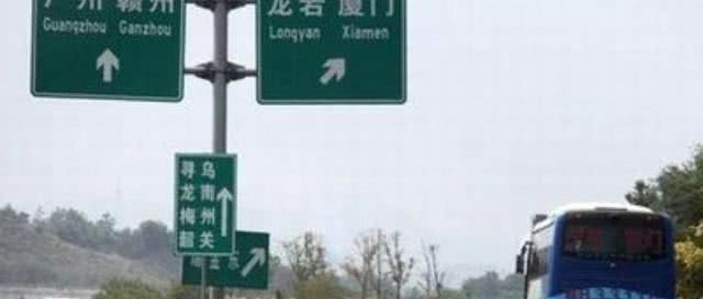  进出|2019年新规定，进出高速必须这样做，被查到直接罚200