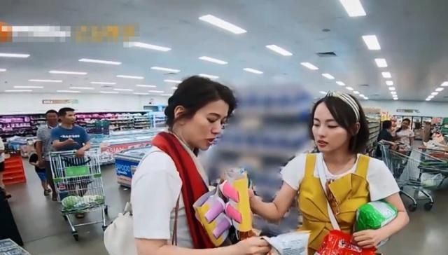《妻子2》袁咏仪章子怡去购物,两人的消费习惯却透露了真实状态