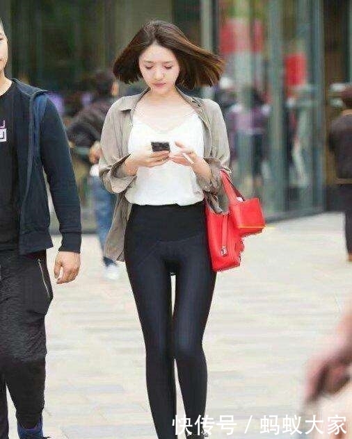  气质■打底裤的设计，展现优雅迷人的身姿，让女人的气质充满美俏的魅力