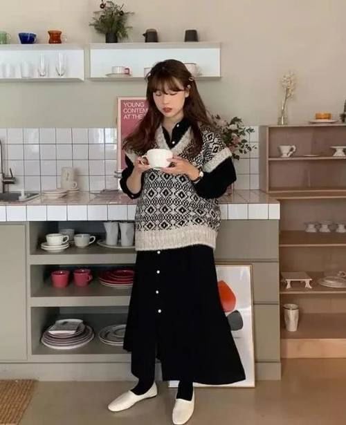  『穿在身上』长腿女孩怎么穿更可爱？裙装温柔又百搭，长腿也能变“萝莉”