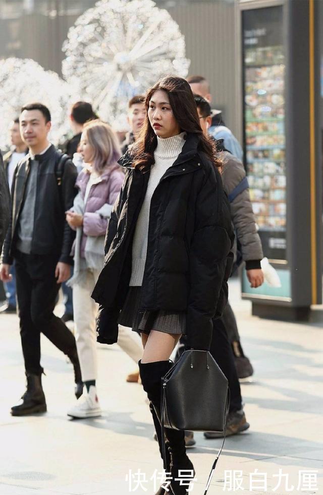 气质:街拍:小姐姐穿上高跟鞋后身材,气质都得到了很大的提升