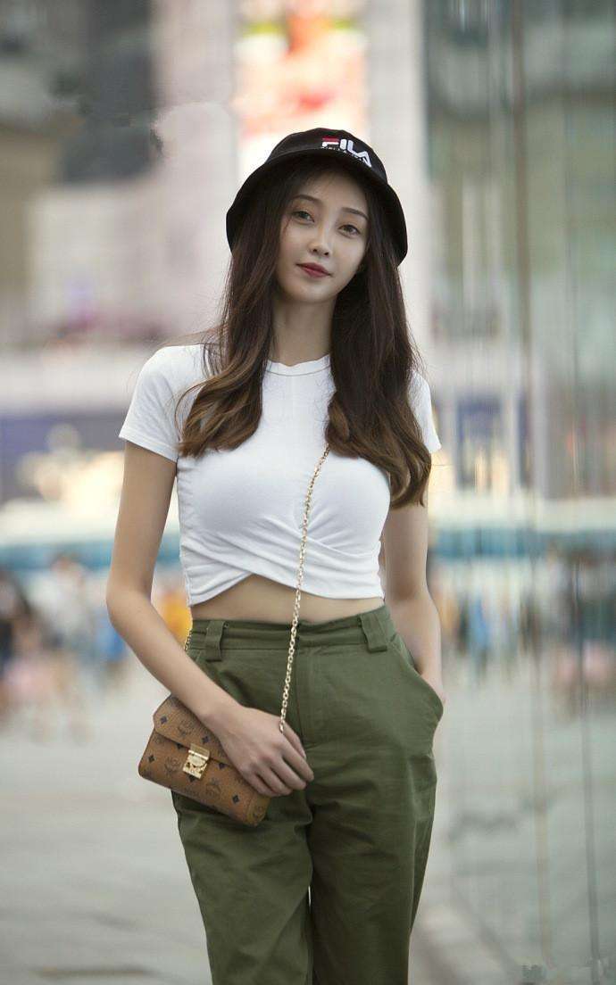 白色调清新自然的搭配, 给人一种干净与纯洁的美感!