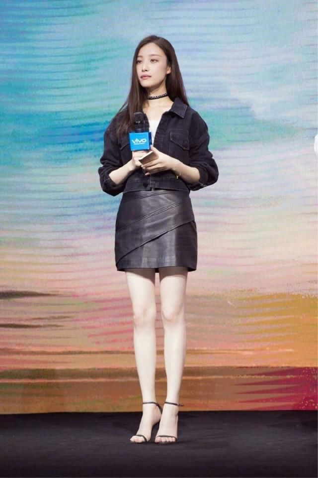 倪妮古力娜扎秦岚三人撞衫，同款牛仔外套，不拼颜值拼衣品