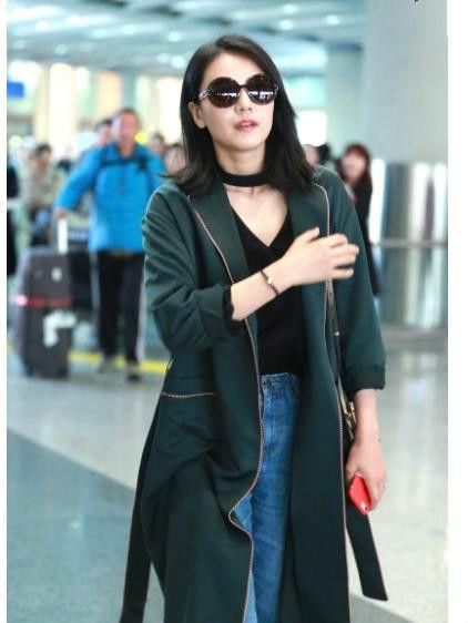 同样都是睡衣装，吴宣仪穿出公主范儿，小S好像乡村大妈！