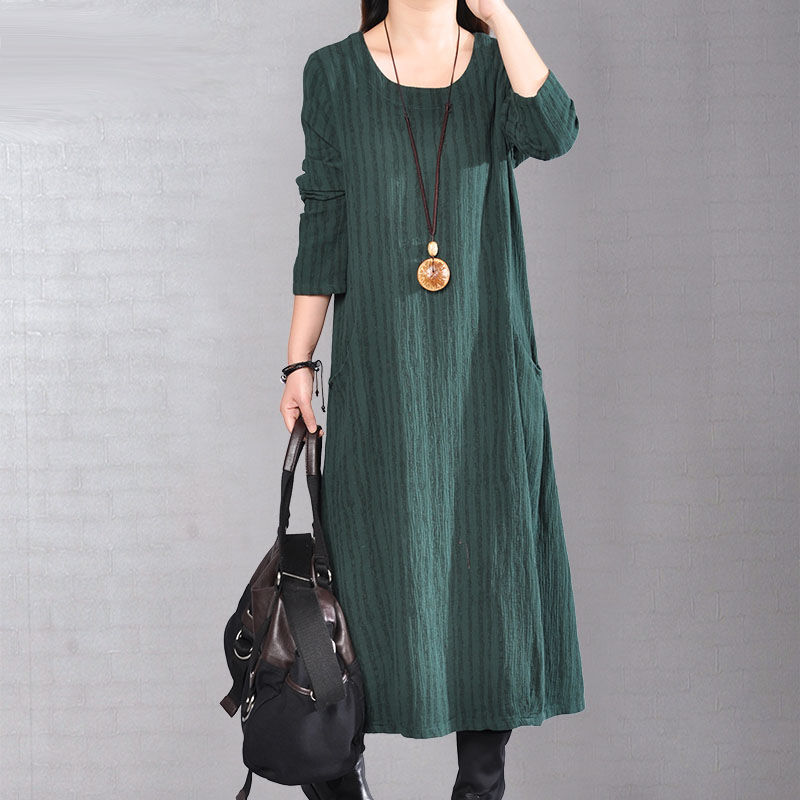 假如你不止51岁，要穿年轻点，棉麻秋裙+裸鞋，美得令人着迷