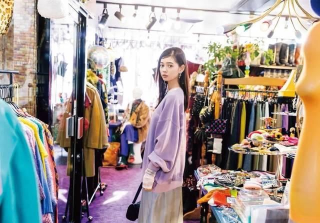 「万能」既有春季氛围又不冷 在倒春寒的日子里穿它最万能
