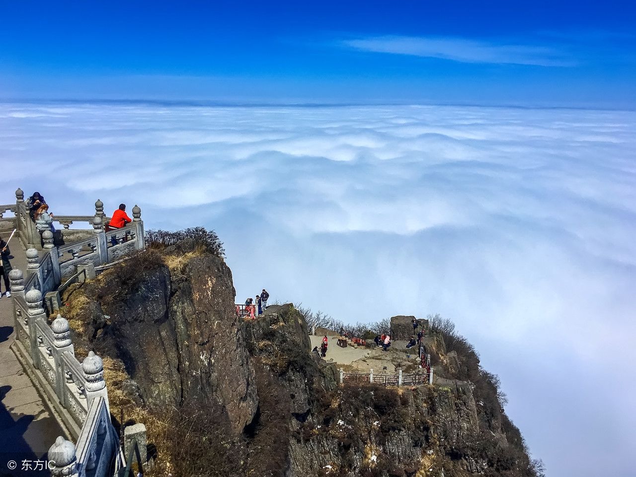 四大佛教名山之一的峨眉山，一座你一天内不可能轻易爬完的奇山