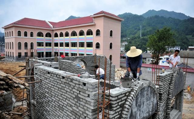 农村整治建房乱象，以后农民把房子盖在哪里？农民：很无奈