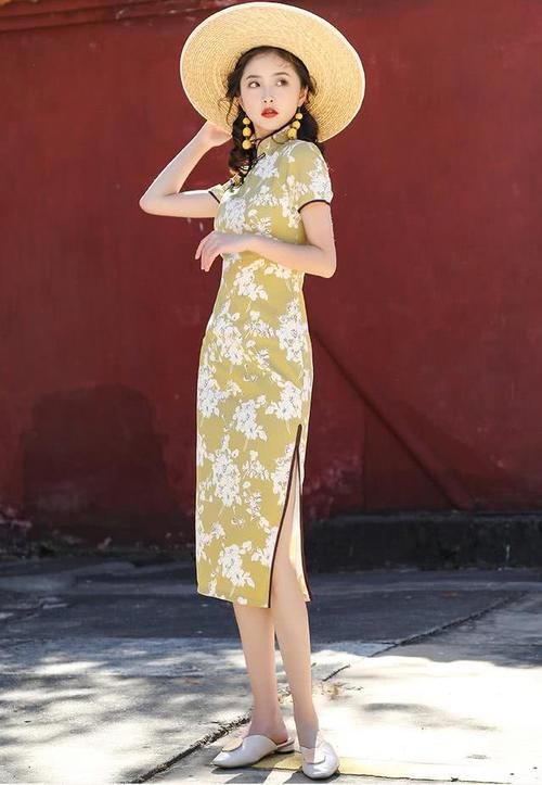  #服饰#长相平平的女生，春季尝试穿这件国风“连衣裙”，时髦优雅又显瘦