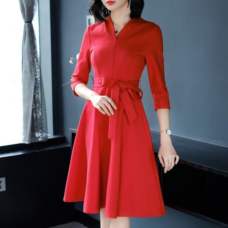 如果不缺钱，试试下面这些秋裙!端庄大气，中秋节聚会美丽又动人