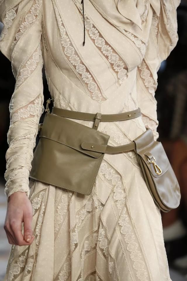 这个秋冬，你需要这3条奶奶裙来解锁浪漫灵魂