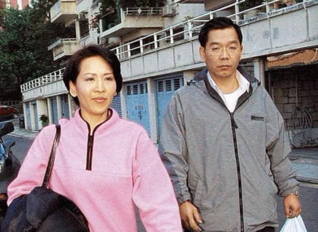  「儿子」霍英东前儿媳洪国华设灵儿子亲自打理后事，邓兆尊黄夏蕙现身致哀