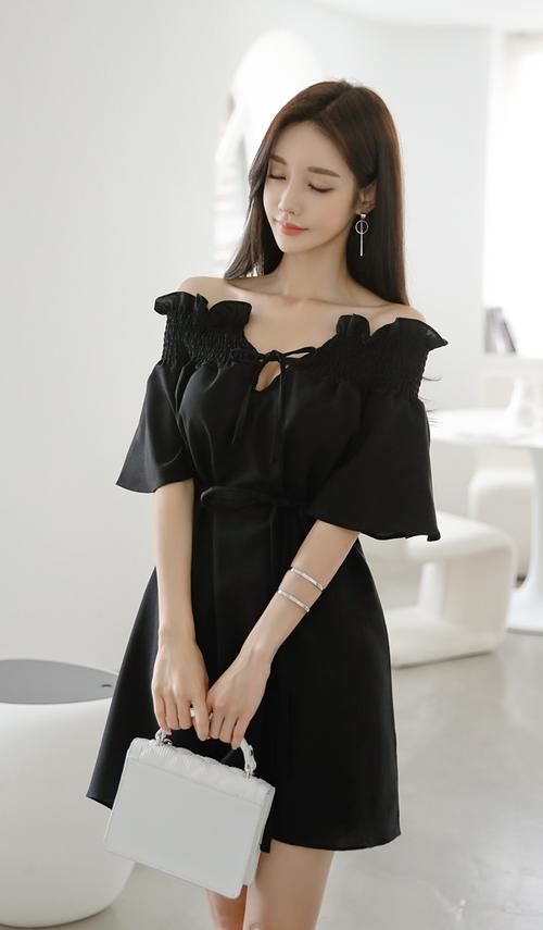  「看起来」吊肩喇叭裙，让女生爱不释手的黑色，尽情释放你的魅力吧