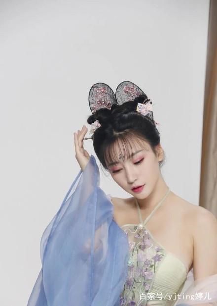 太迷人！有一种魅力叫做柳岩的香肩美背，性感撩人又温婉大气！