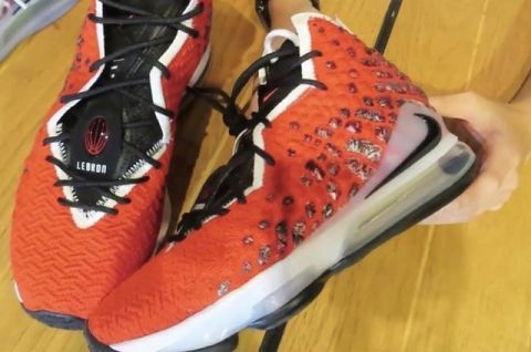  「战靴」再次致敬经典战靴！LeBron 17“Uptempo”实物曝光