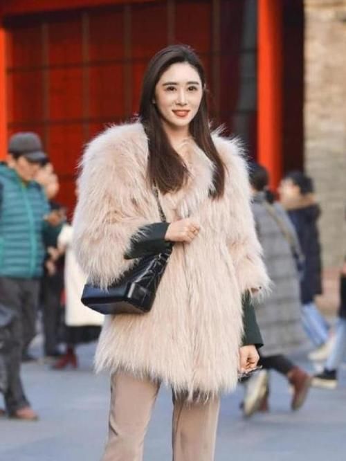 # 烟花#值得我用一生去保留，街拍：你就像烟花般美丽