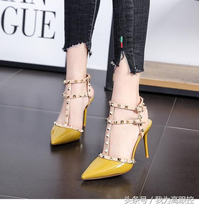 方锥铆钉布置于丁字式扣带上的性感高跟鞋