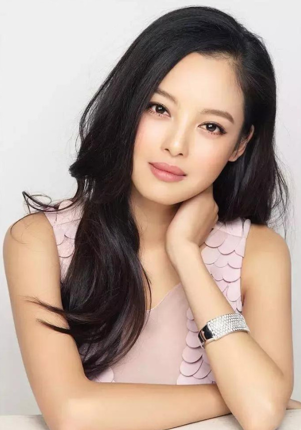 短发这么火，什么长度最好看？江疏影辛芷蕾的锁骨短发，时髦炸了