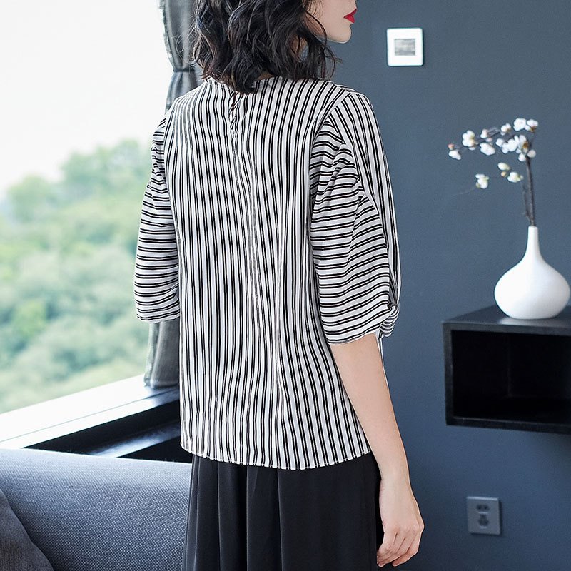 夏天别老穿裙，俗!小衫搭超短裤有小性感，搭七分裤显气质，多美