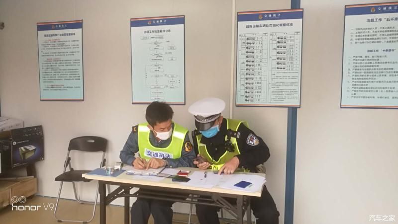  #严查#严查泥头车！一上午已有13名司机被抓，全部罚2000！