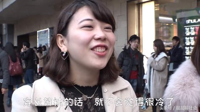 最不怕冷的日本女人：冬天短裙光着腿，大姨妈期间喝冰水