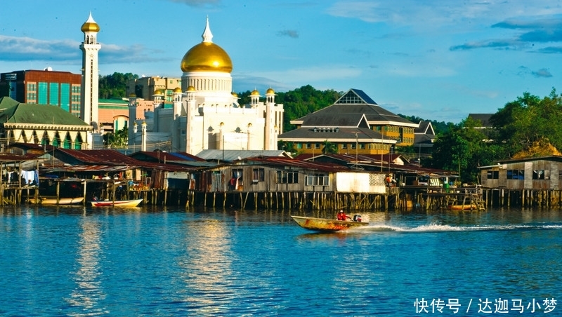 去巴基斯坦旅游，如果当地的女人跟你握手，很可能你被盯上了！