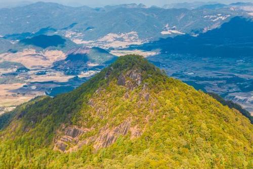 实拍腾冲云峰山九十度斜坡，海拔2445米有一口井水，科学无法解释